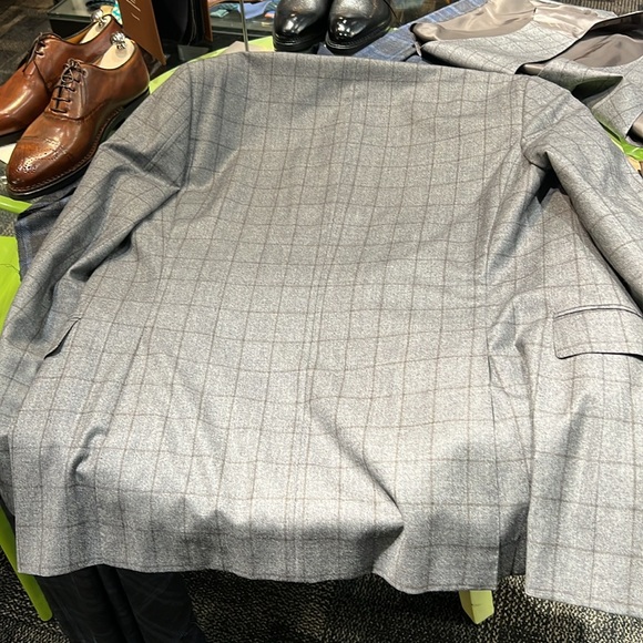 Canali Men’s three piece Suit. Sleeve 26.5
Shoulder 18.5. Retail $2,695 - Picture 2 of 8